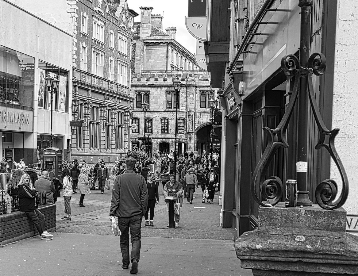 5 Queue for shops